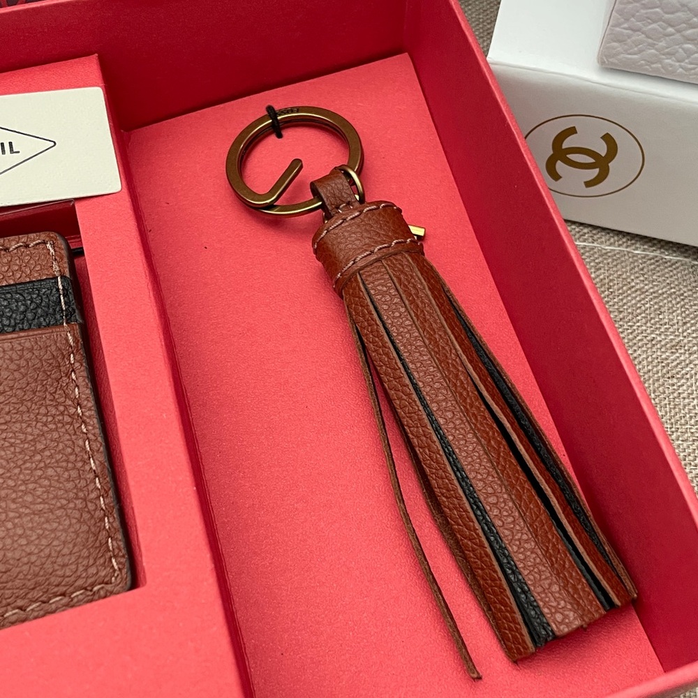 🌟Fossil Brown Leather CARD Wallet and Tassel Keychain Set🌟NWT - Picture 4 of 10